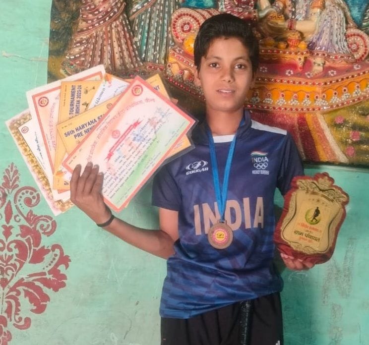 Neha, the daughter of Doomarkha Kalan, is showcasing her talent in hockey.