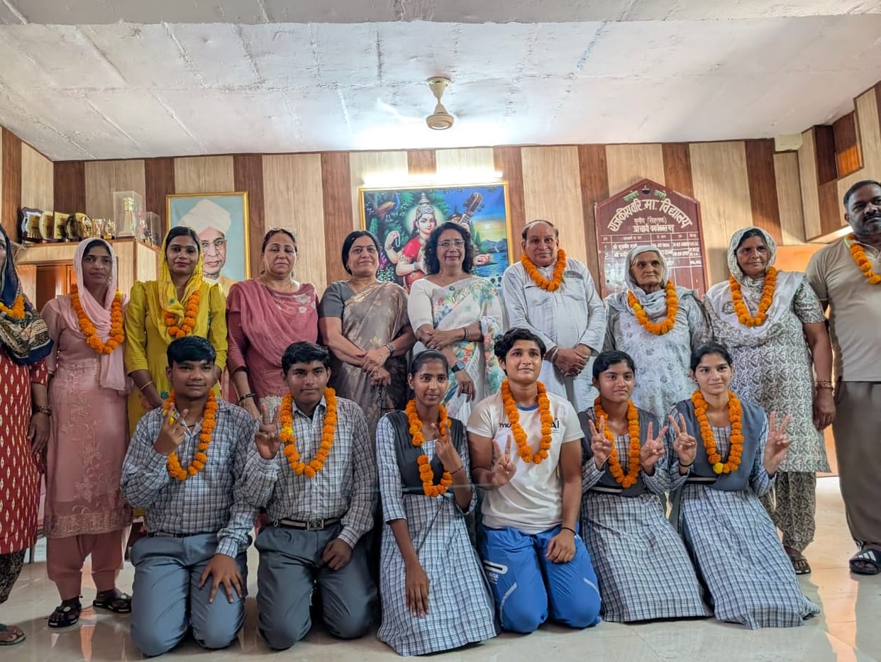 Students were honored in Government School Mungan