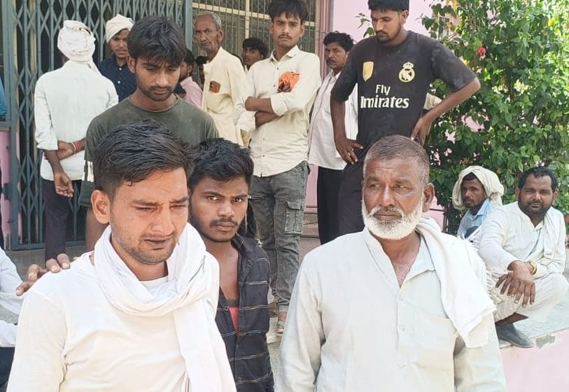 Two bike riders returning with diesel died in an accident.