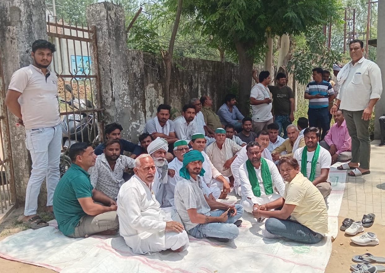 Protesting against power cuts, the BKU made the Junior Engineer sit in the scorching sun during a sit-in demonstration.