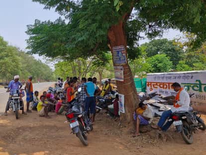 Young Man Dies in Road Accident Grief Grips Household Family Members Devastated and Inconsolable in Jagdalpur