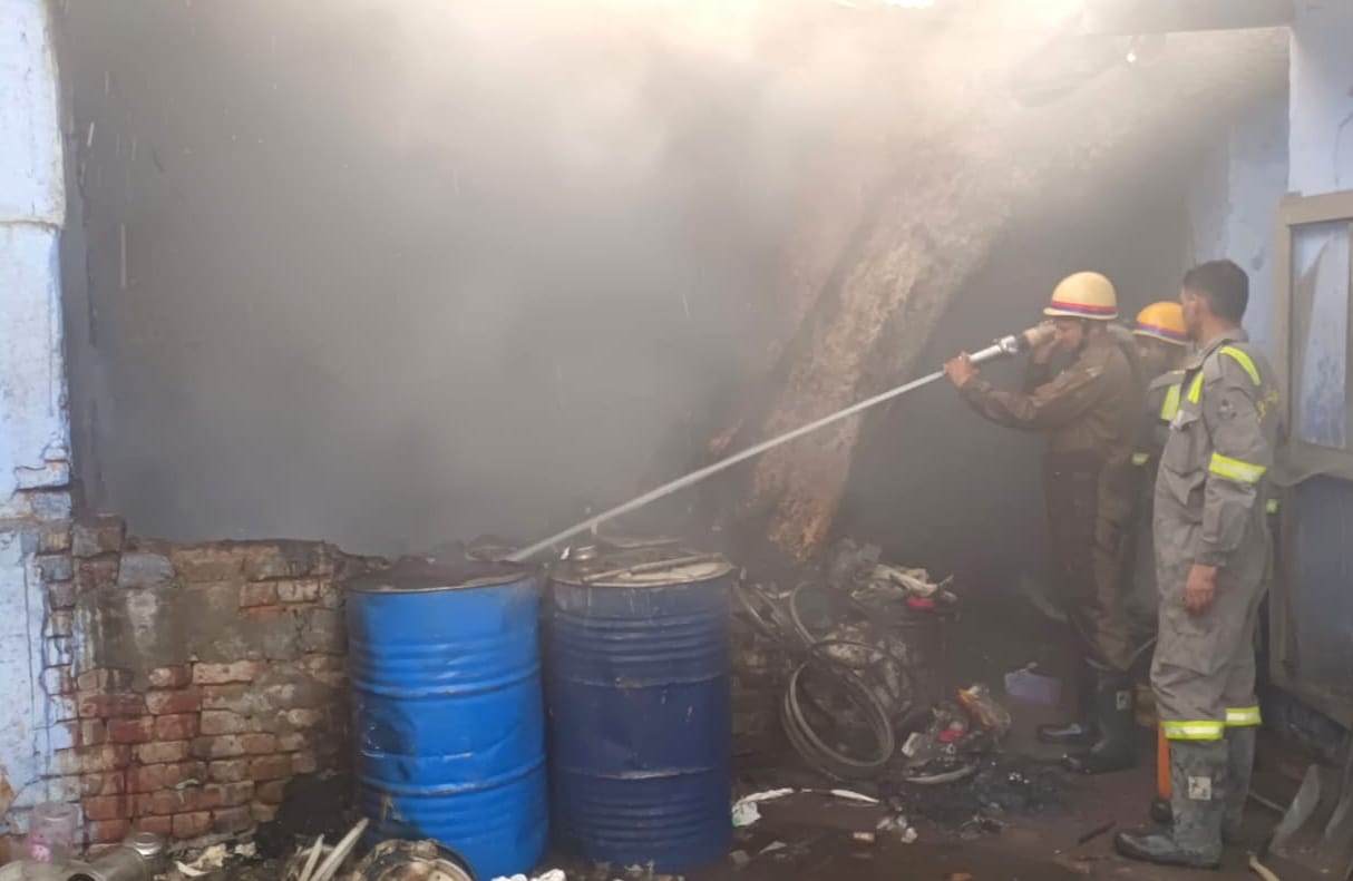 Massive Fire Breaks Out at Asafoetida Factory; Chaos Ensues