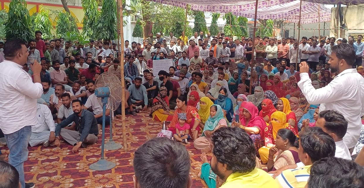 Sanitation Workers' Strike Continues; Piles of Garbage Accumulate Across the City