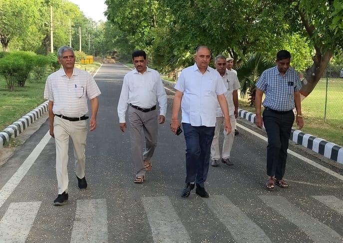 HAU VC walks to office, gives message on fuel saving and environmental protection