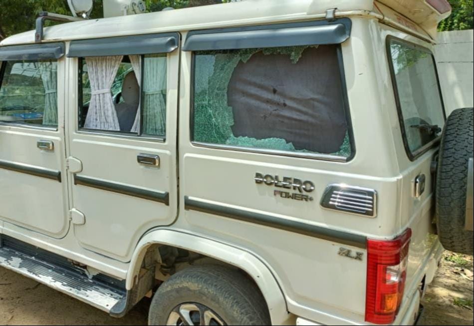 Energy Corporation team attacked, car windows broken, commotion