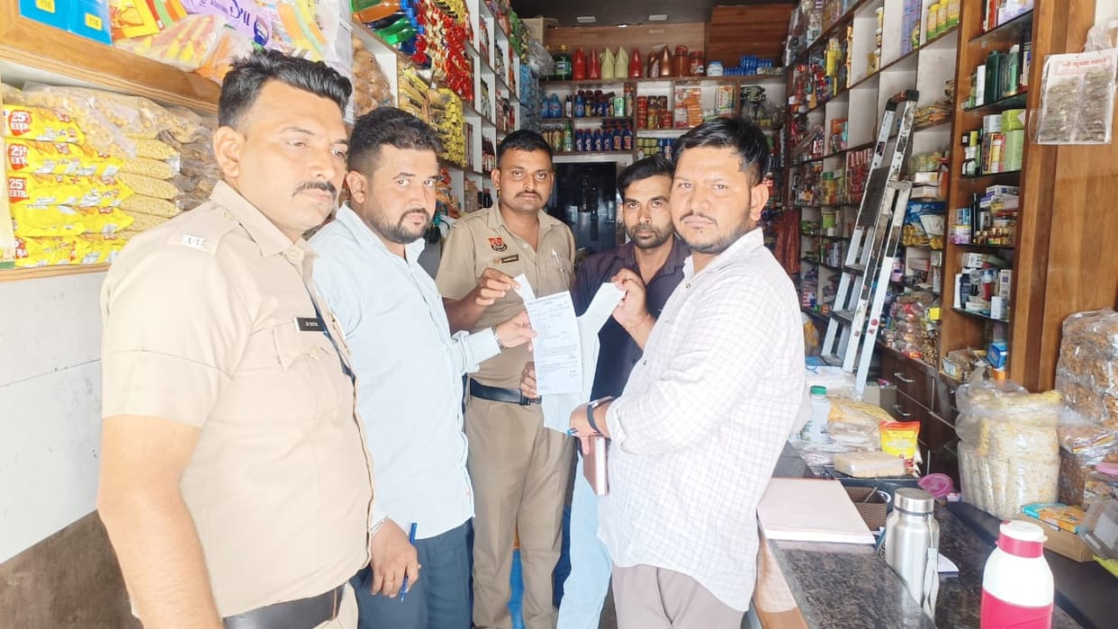 12 Shopkeepers Fined for Possessing Polythene