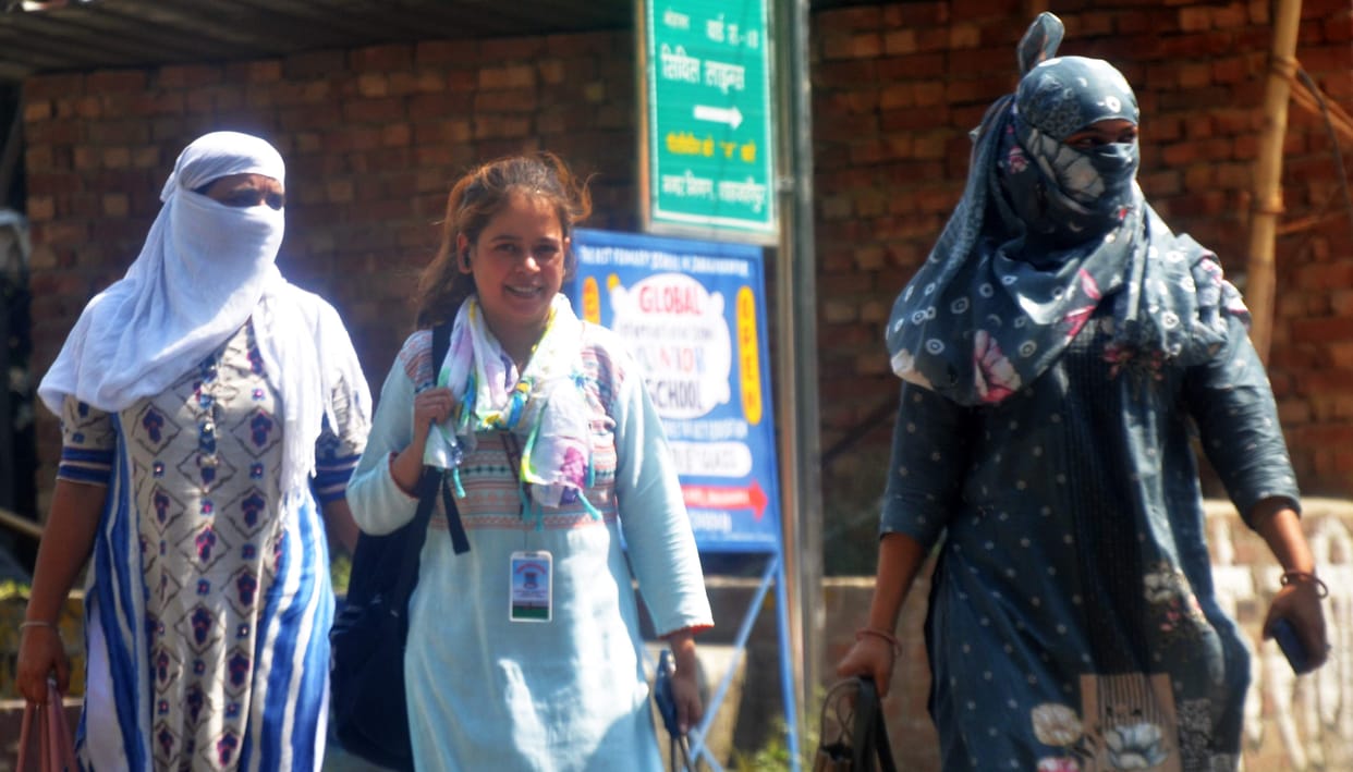 Maximum temperature hits 42 degrees; humidity and heat leave people miserable.