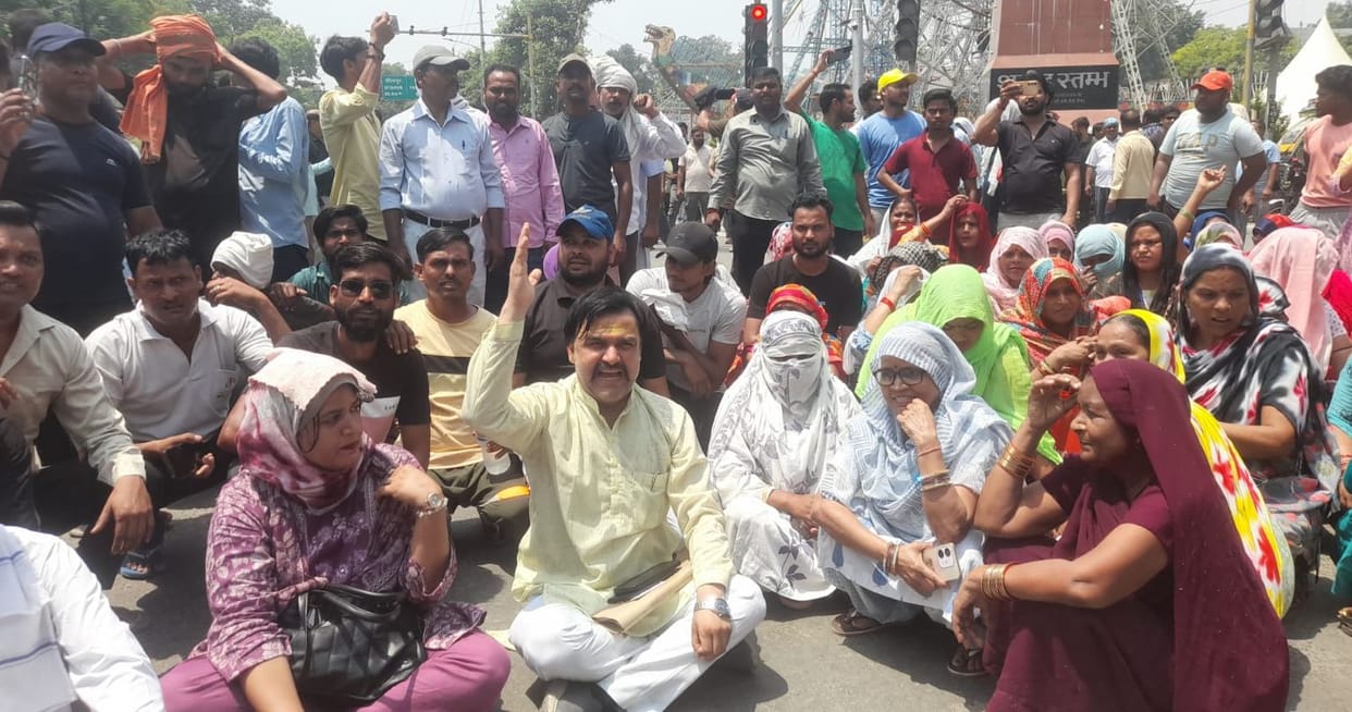 Additional Municipal Commissioner Accused of Misconduct; Sanitation Workers Stage Road Blockade