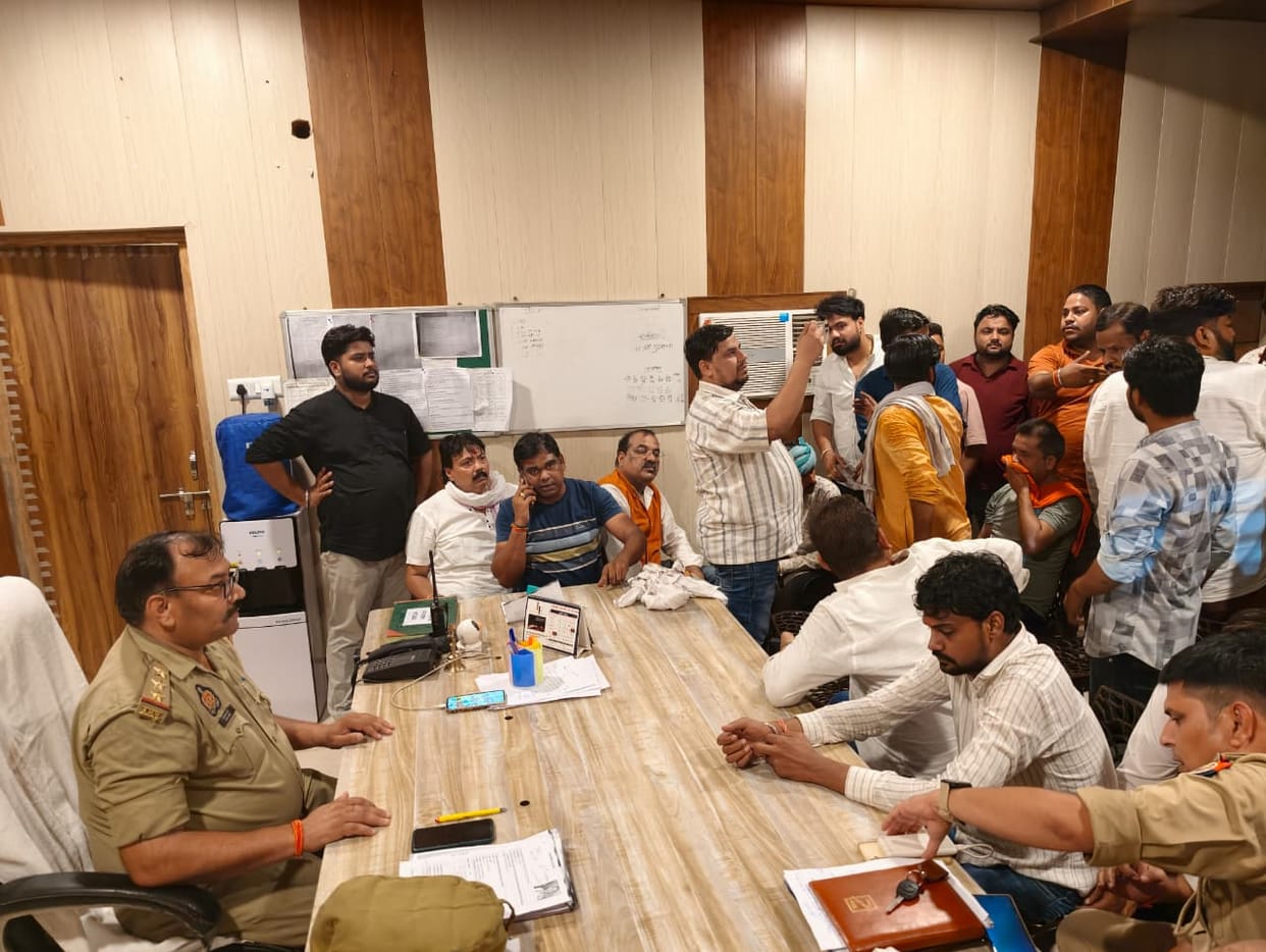 Uproar in the police station over not applying sections of extortion and attempt to kidnap