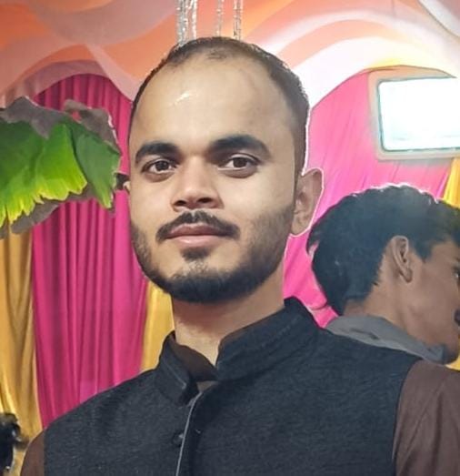 Youth Dies in Collision Between E-Rickshaw and Bike