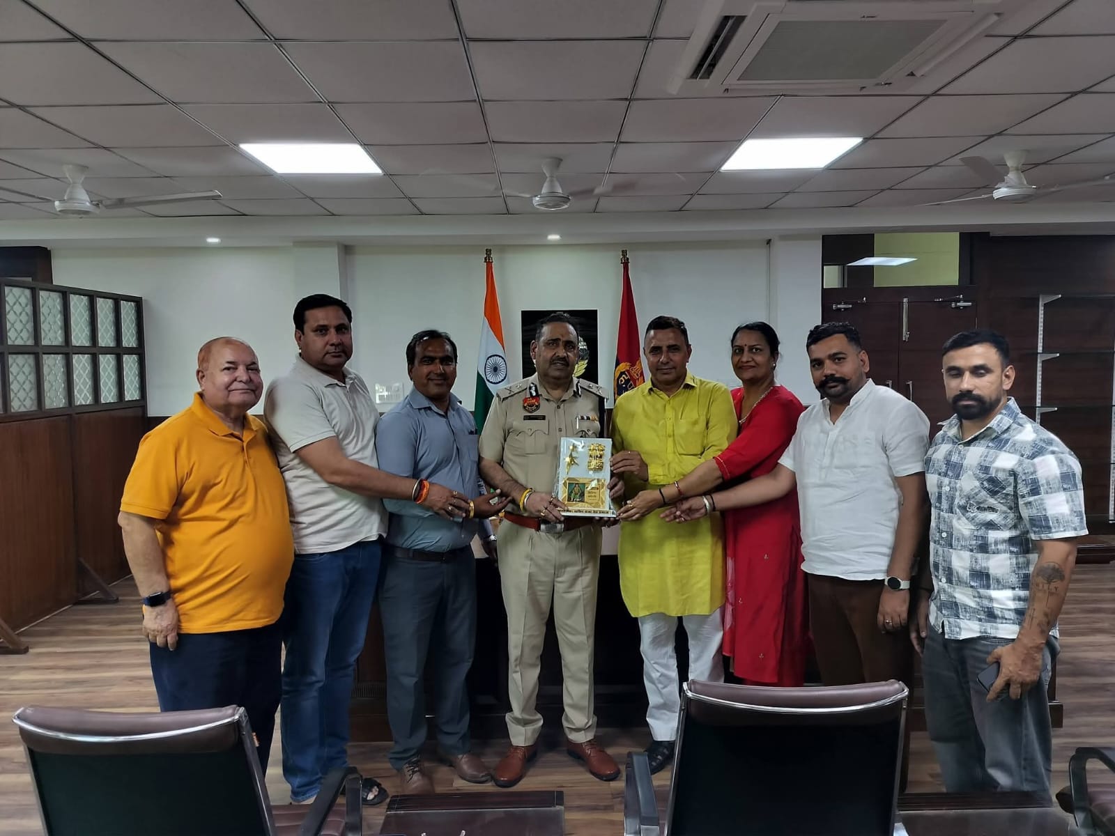 नव नियुक्त आईजी अशोक चौहान सम्मानित