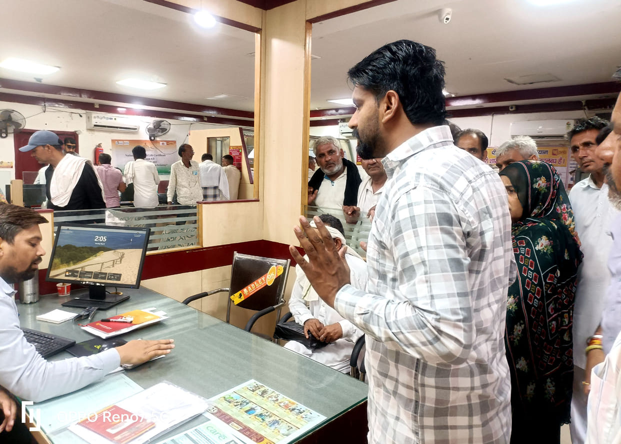 People's anger erupted when they did not get cash from the bank.
