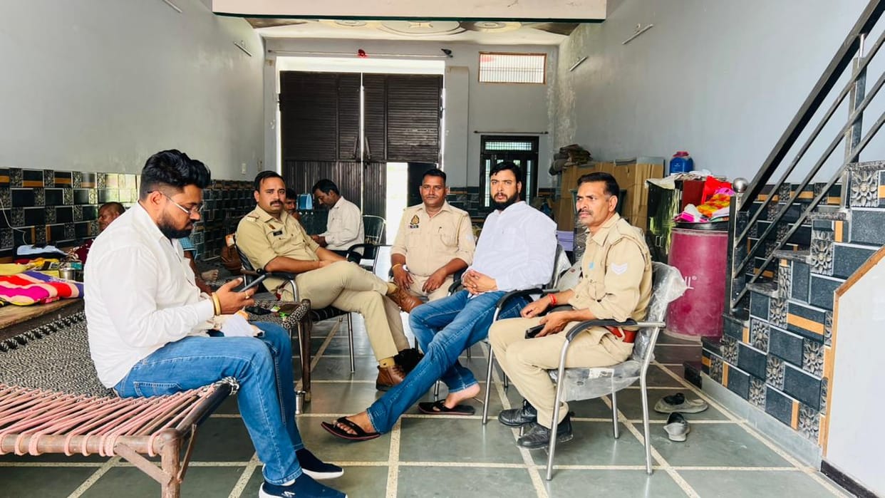 The block president of the Pradhan organization was placed under house arrest by the police