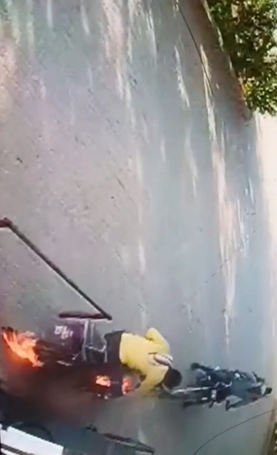 Bike caught fire after filling petrol