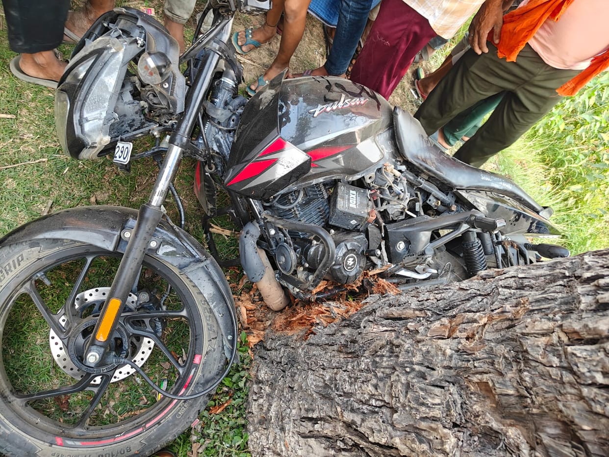 Nepali youth dies after his bike collides with a tree
