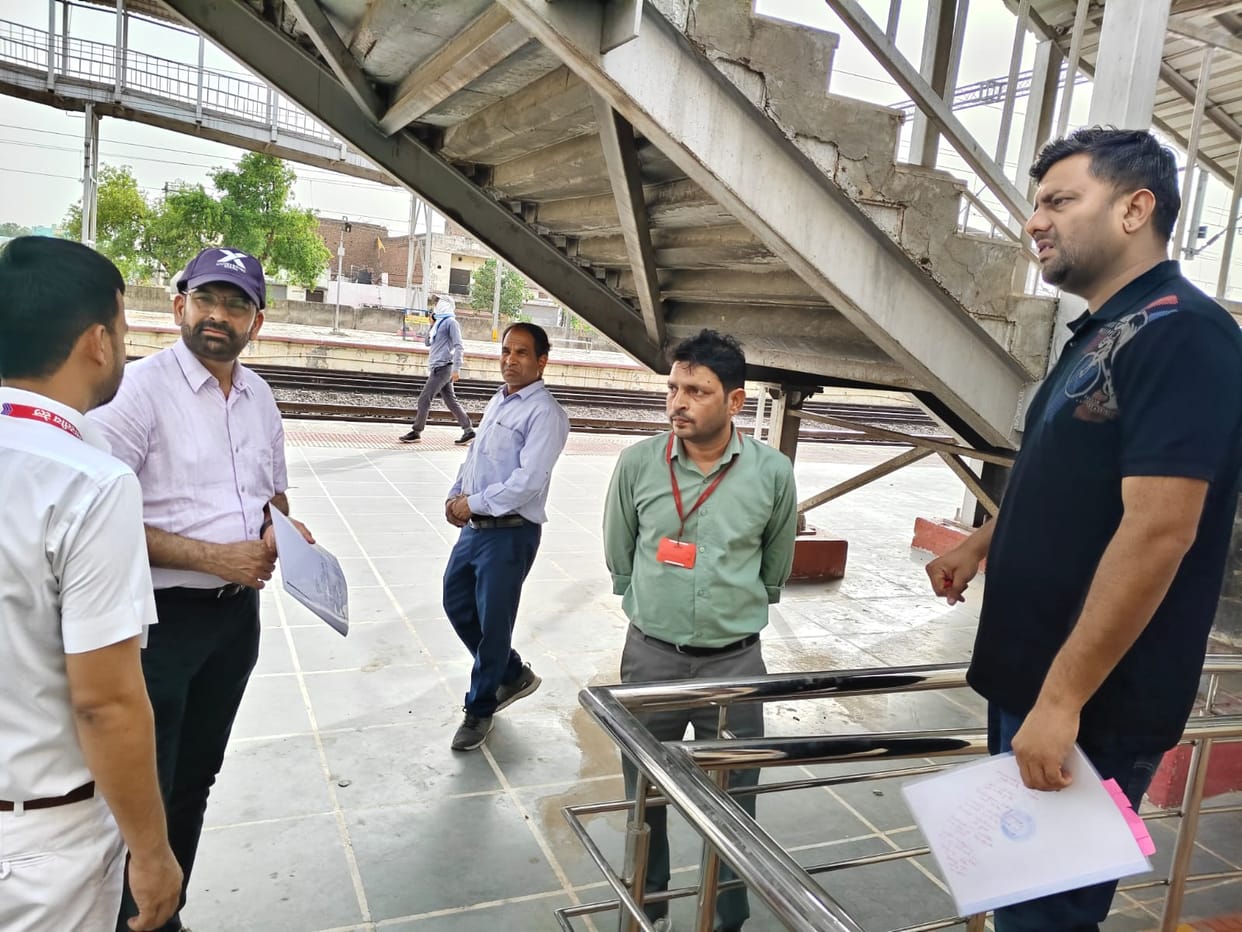 Additional Divisional Railway Manager inspected the quality of redevelopment works.