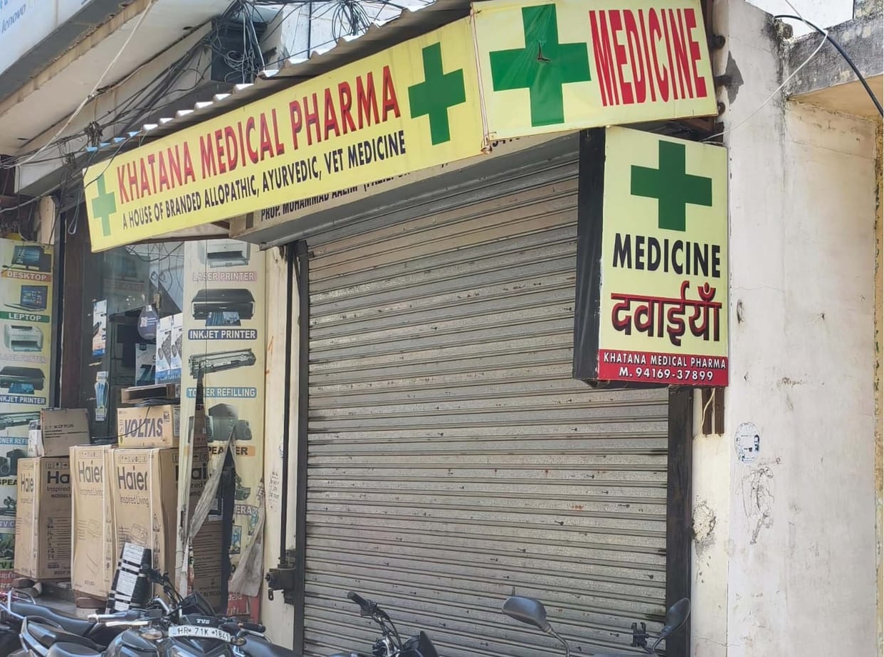 Chemists go on strike to protest against online pharmacy