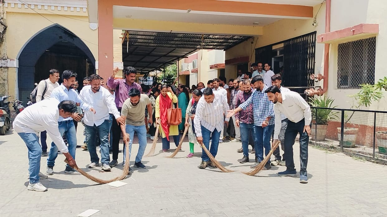 Protest Staged by Sweeping the CMO Office After Not Receiving Salaries