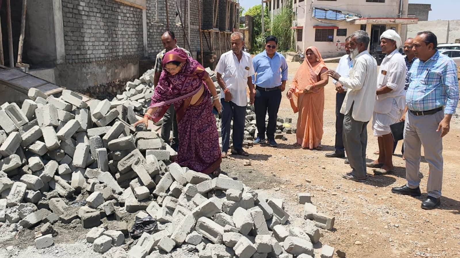 सलूंबर विधायिका शांता मीणा ने निरीक्षण कर लगाई फटकार