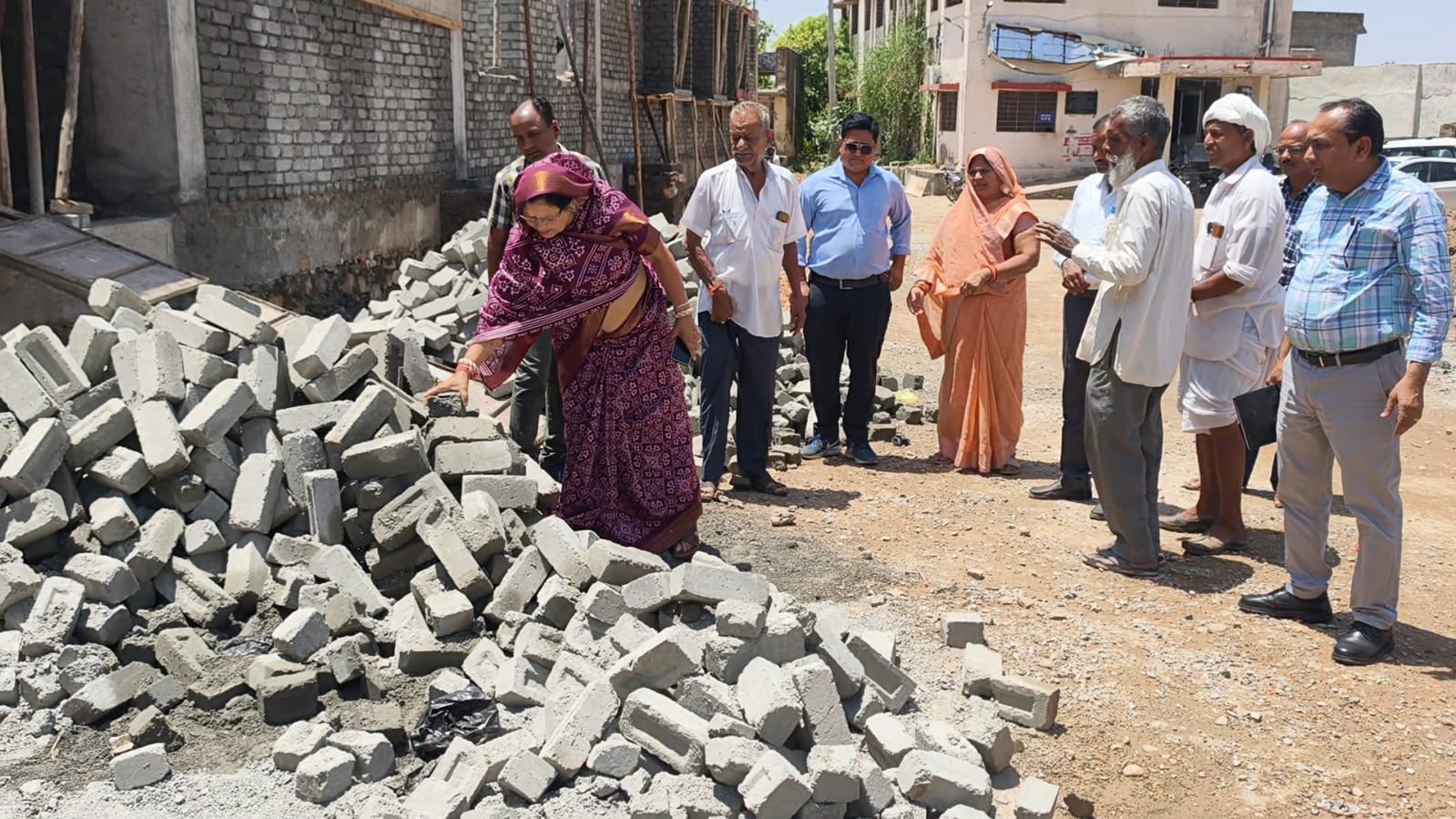 सलूंबर विधायिका शांता मीणा ने निरीक्षण कर लगाई फटकार