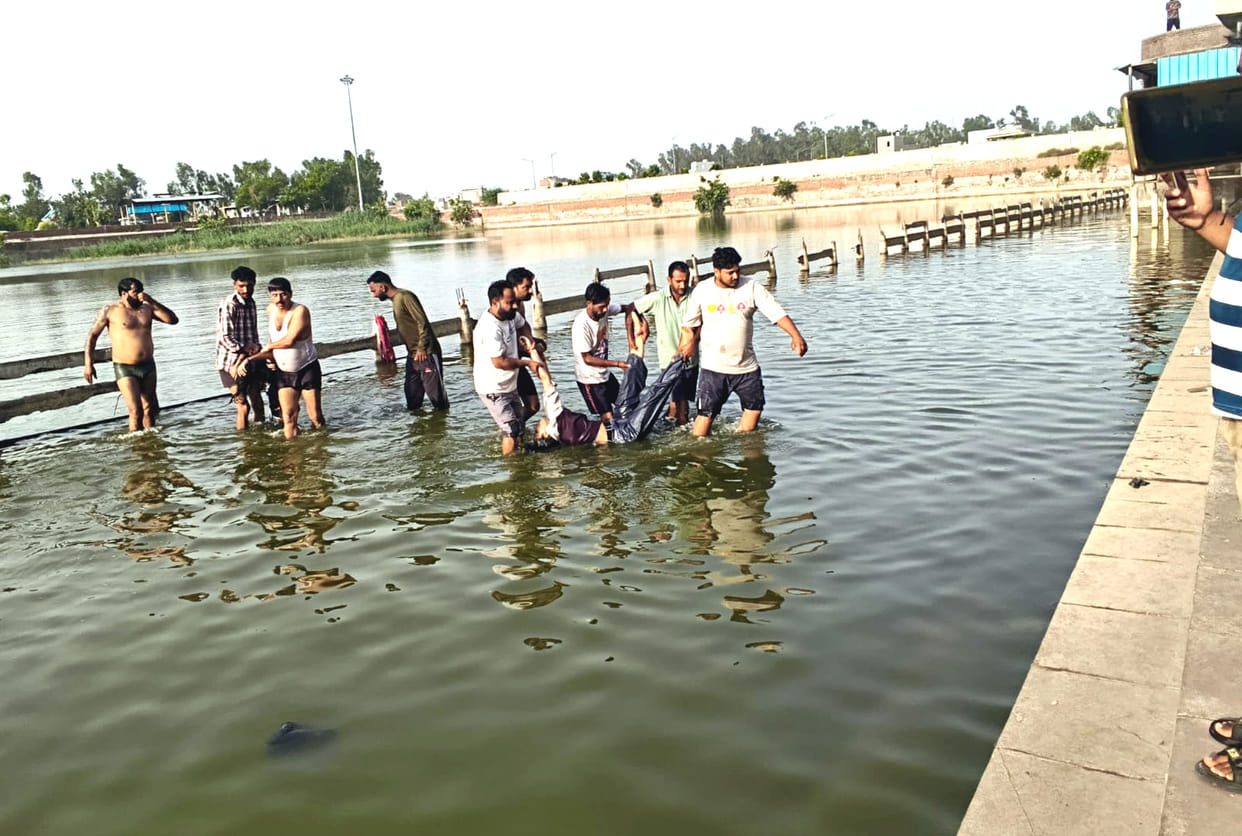 Two sisters committed suicide by jumping into the lake of Kalayat.