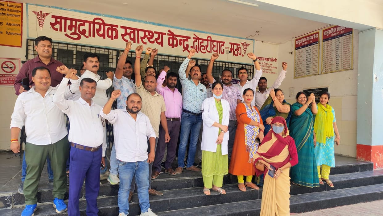 Contract health workers demonstrated at Doharighat CHC.