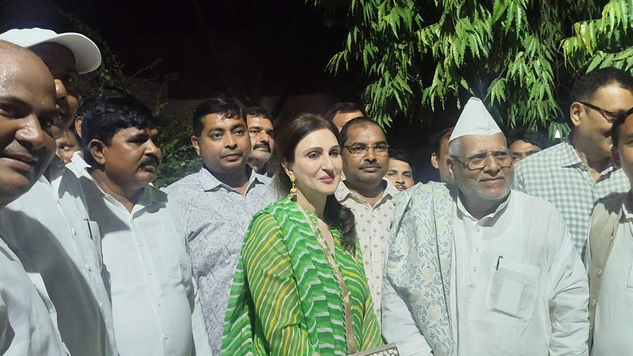 Juhi Babbar visits her maternal home, refreshes memories by roaming around the village