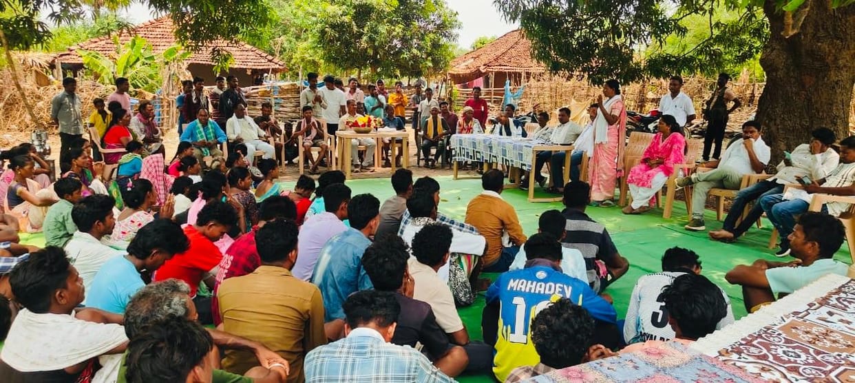 Bijapur MLA Vikram Mandavi visited 33 interior villages