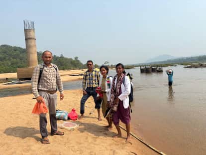Health team crossed Indravati river in inaccessible Nugur of Bijapur Health services