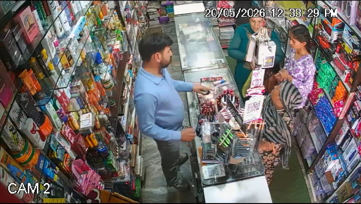 500 rupee note in hand, eyes on cash