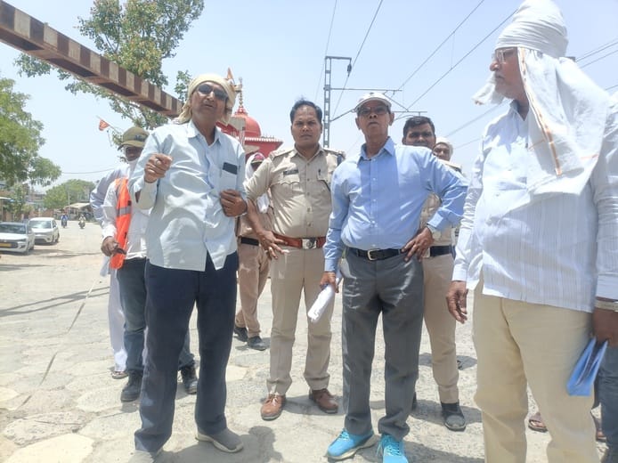 Protest against the drain being constructed by DFC, work stopped