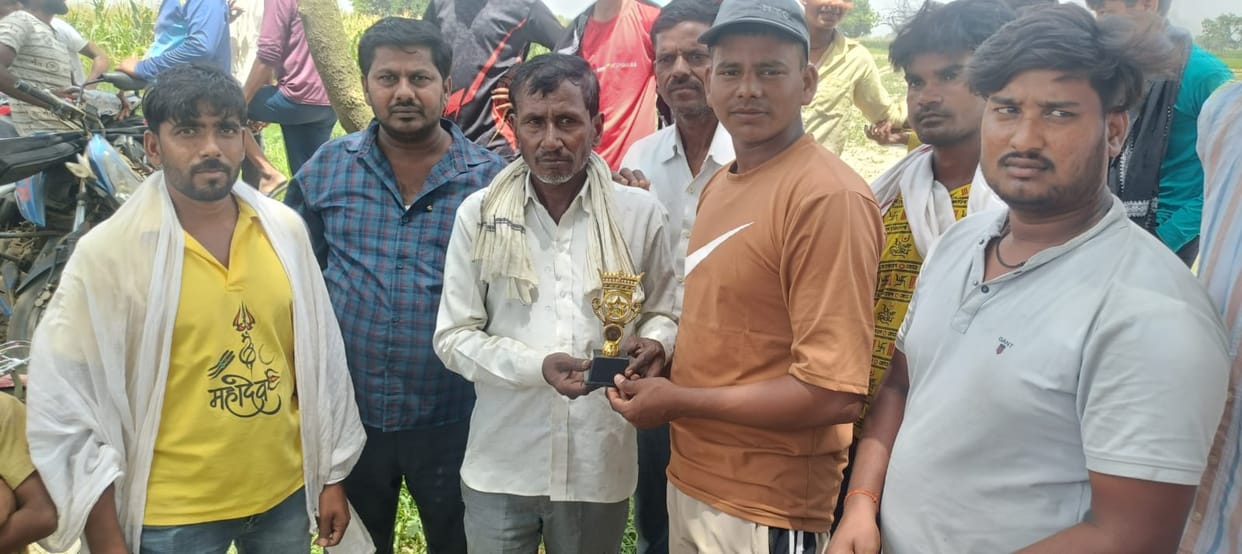 Rakri's team defeated Mohammadabad in a one-sided match.