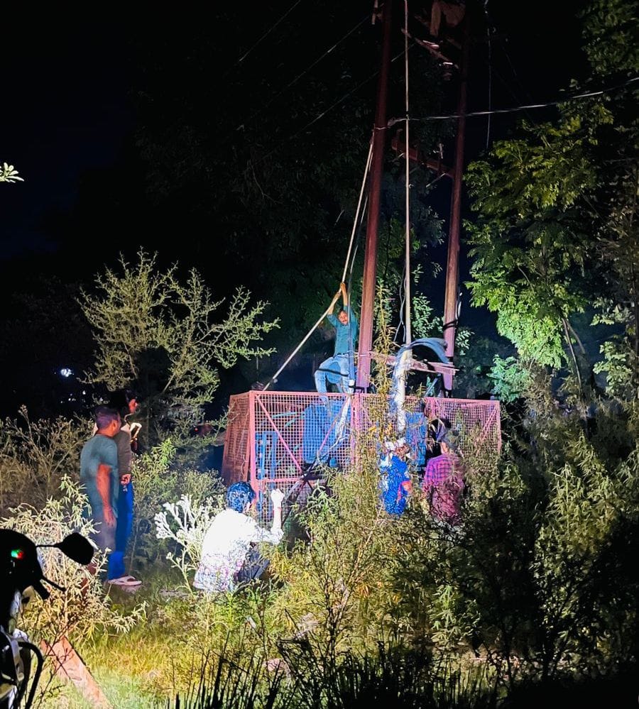 From Pihani to Bharawan, there is a hue and cry for electricity, nowhere there is electricity for more than 12 hours.