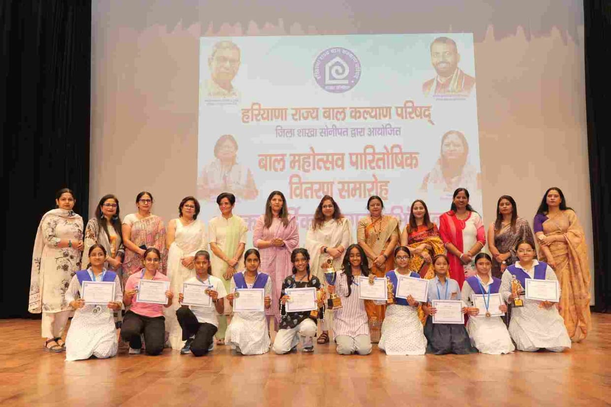 Students displayed their talents during the prize distribution ceremony.