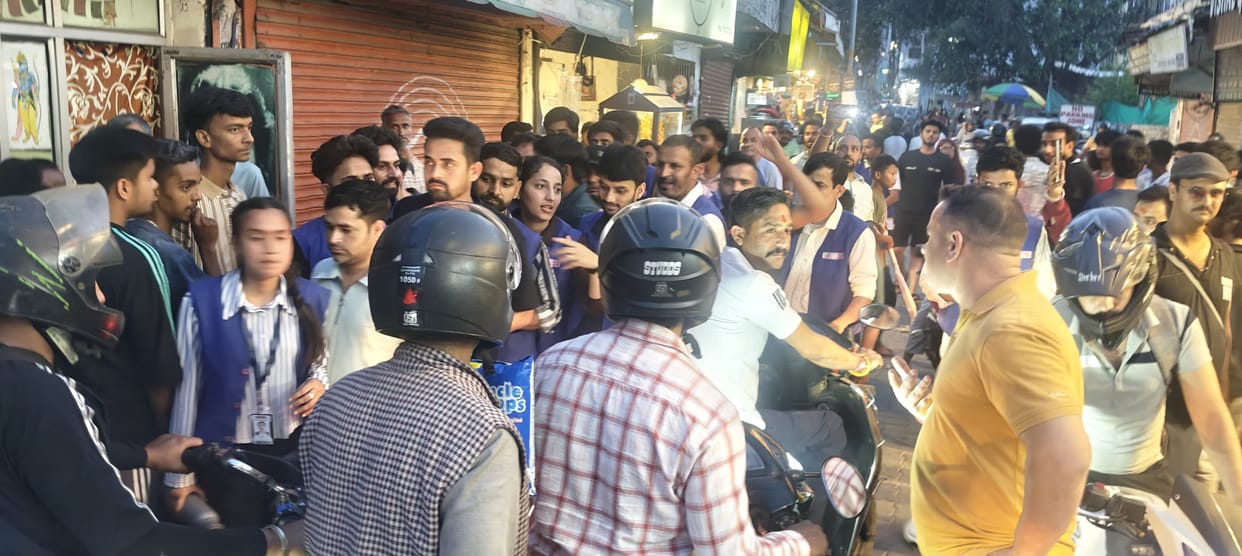 Controversy erupts in Kangra over beating of a private mart employee
