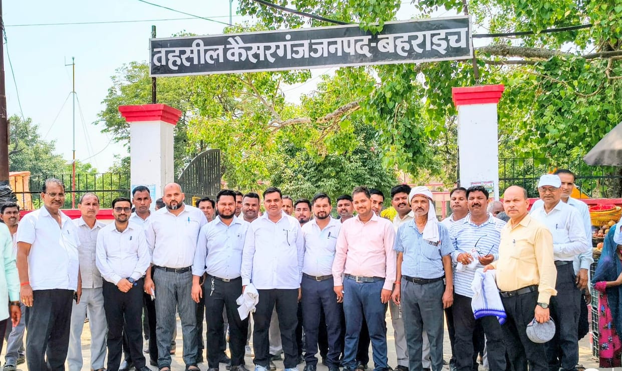 Advocates stage protest against lathicharge