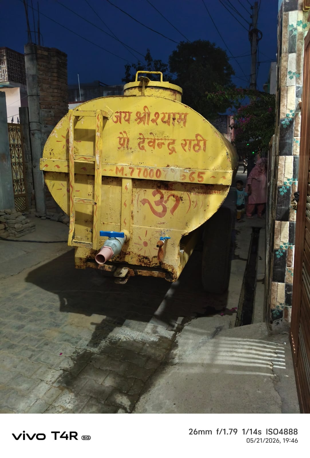 People in Lakhanmajra are forced to call for water tankers.