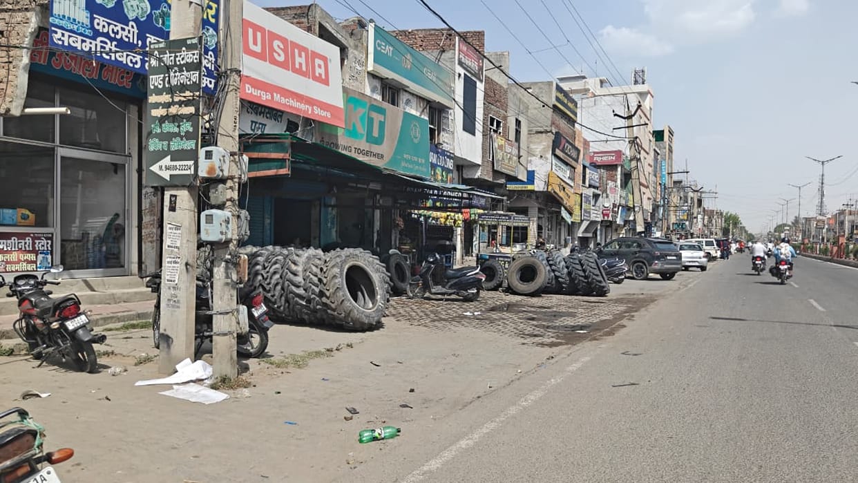 Sidewalks disappeared, business happening on the road, increasing encroachment from Lal Batti Chowk to Bhuna Road has worsened the situation