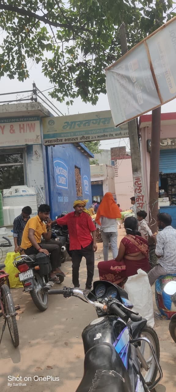 People are queuing in the scorching sun, yet they still need cylinders.