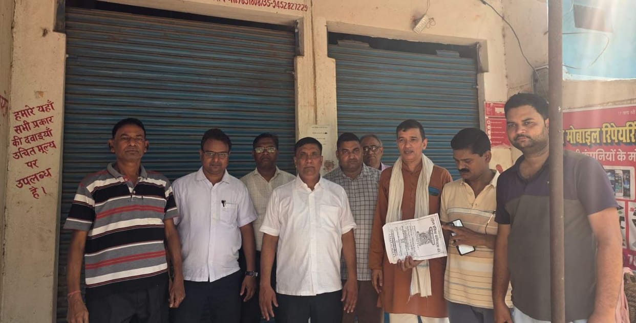 E-pharmacy, lock hung on medicine shops in protest against corporate policy