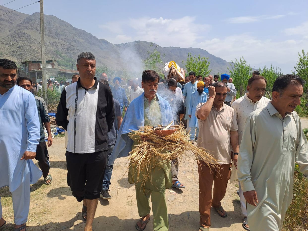 Srinagar, Veteran Kashmiri pandit, Women Died, Trall