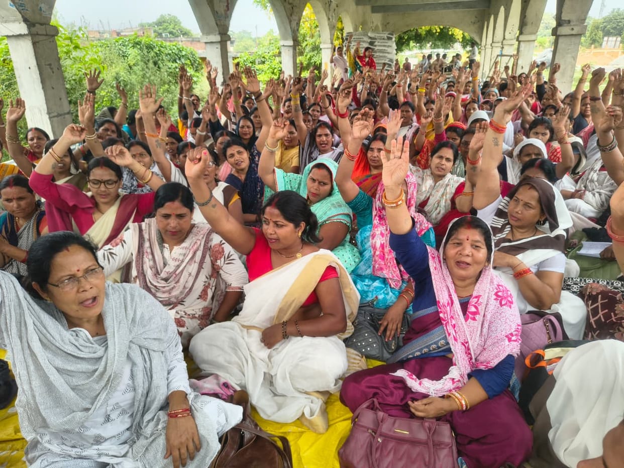 Anger: Asha workers staged a sit-in protest, stuck to their demands