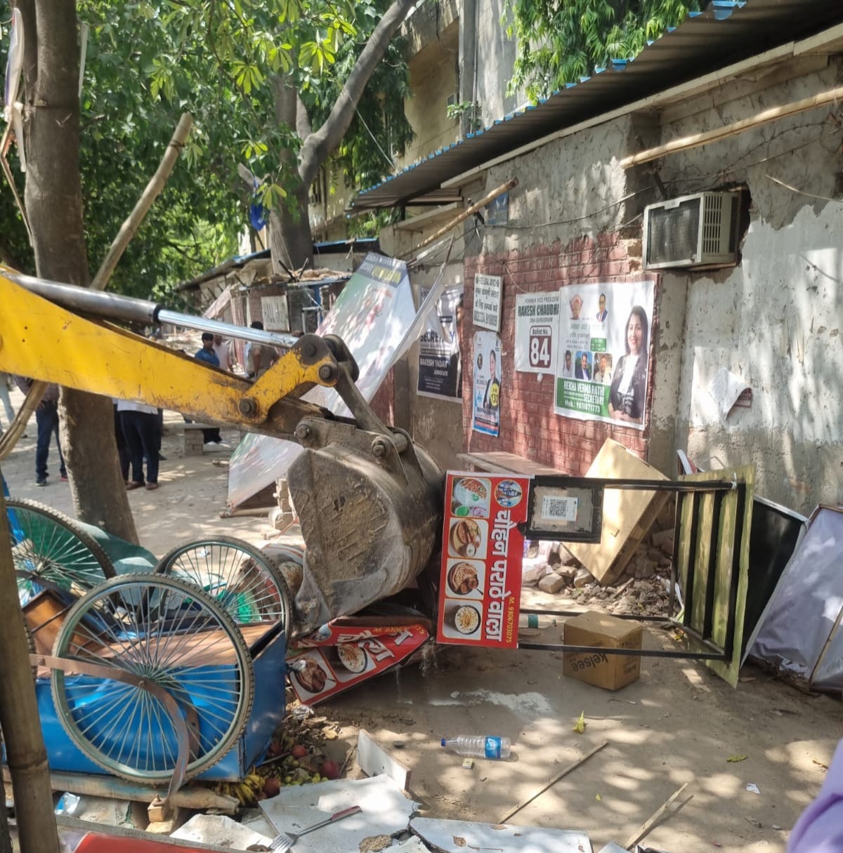 Anti-encroachment drive continues for the second day from Rajiv Chowk to Sohna Chowk