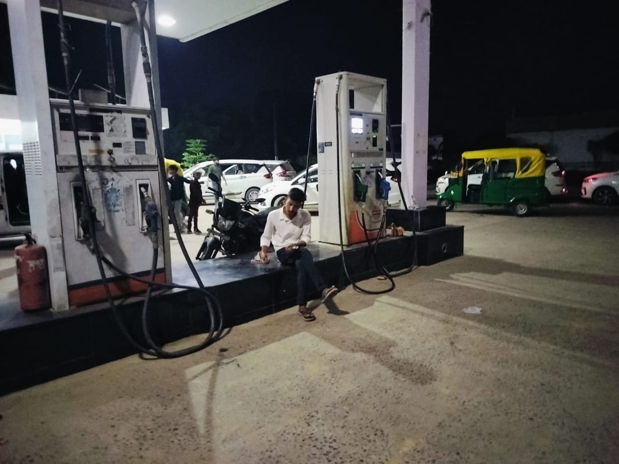 Price hike for the second time in five days, 6 petrol pumps remain closed