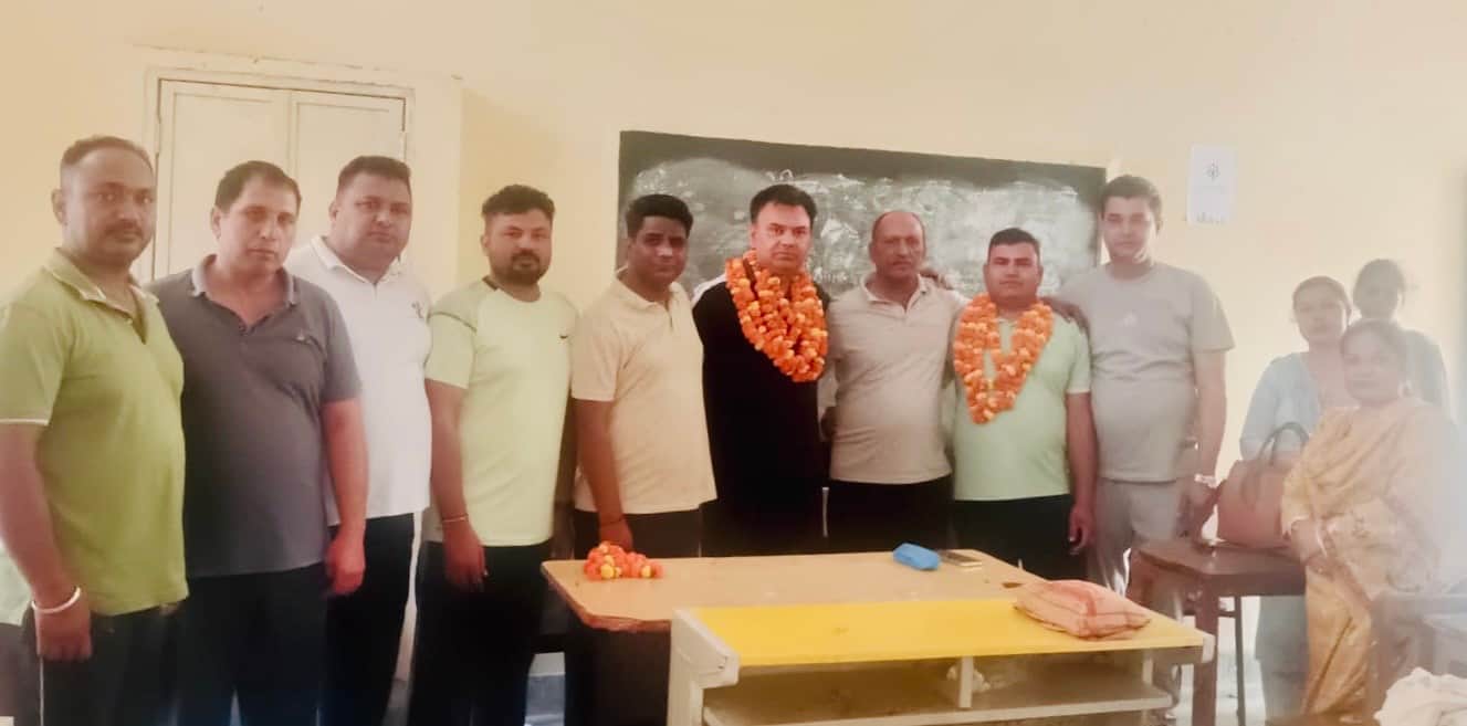 शारीरिक शिक्षक संघ की खंड स्तरीय नव नियुक्त कार्यकारिणी । स्वयं