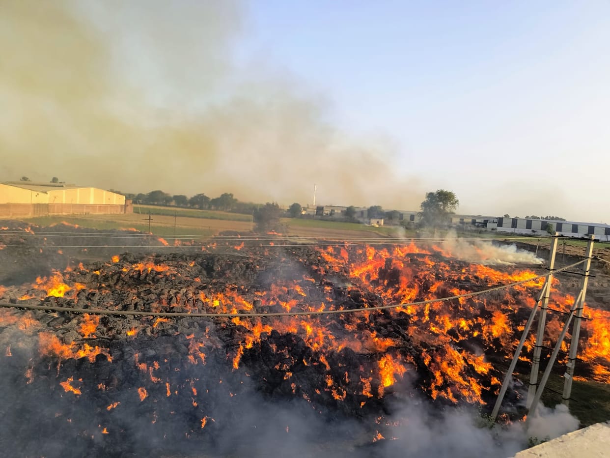 Fire broke out in the stock of paddy and sugarcane residue bales
