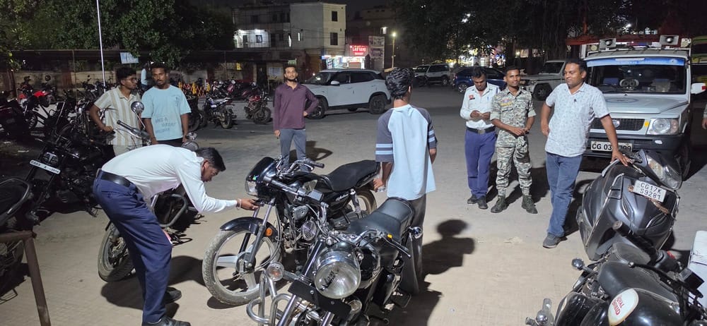 मॉडिफाइड बाइक और तेज हॉर्न पर पुलिस की कार्रवाई