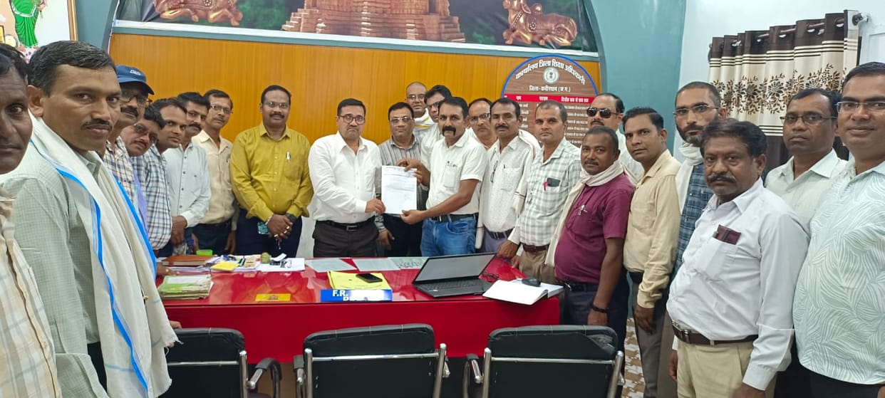 Service Books of Hundreds of Teachers in Kabirdham Have Not Been Audited to Date