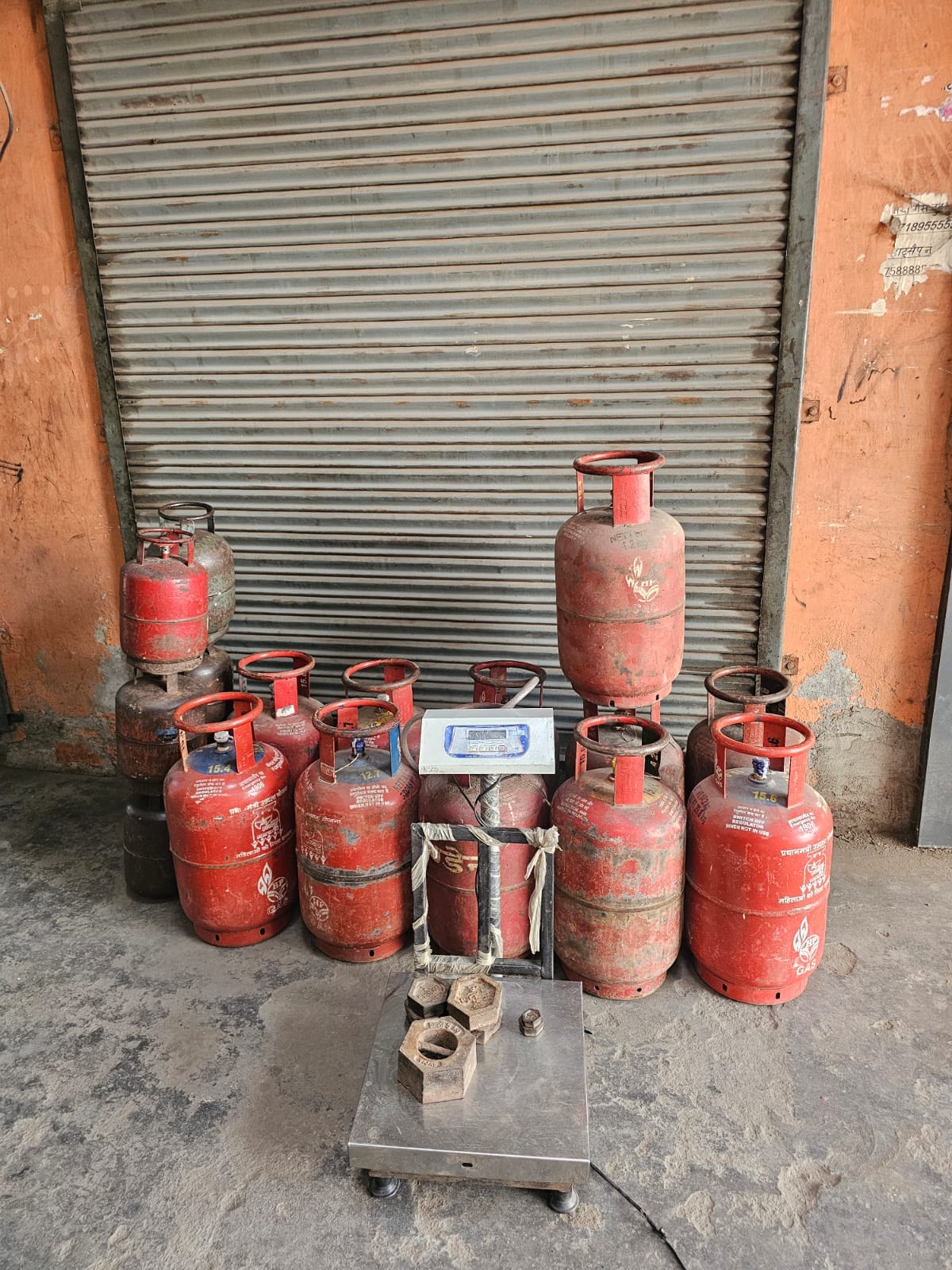 Gas refilling equipment and 11 domestic cylinders recovered, FIR registered