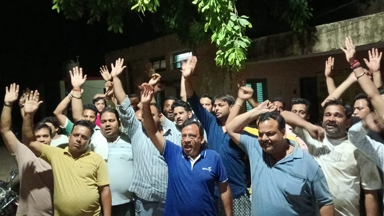 Power cuts cause uproar, protests everywhere